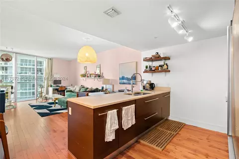 475 Brickell Ave #2711, Miami, FL 33131