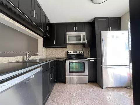 2700 S Oakland Forest Dr #304, Oakland Park, FL 33309