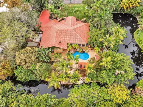 2350 SW 106th Way, Davie, FL 33324