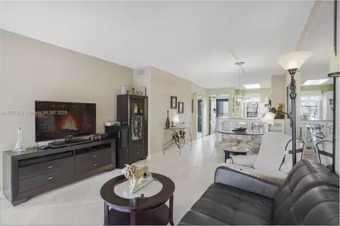 2236 N Cypress Bend Dr #314, Pompano Beach, FL 33069