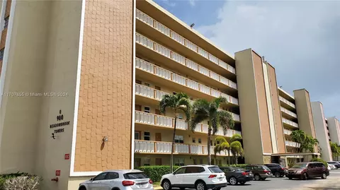 900 NE 12th Ave #207, Hallandale Beach, FL 33009
