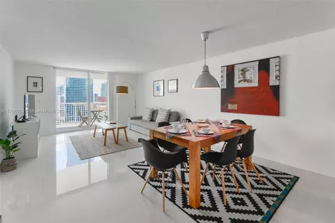 1200 Brickell Bay Dr #2617, Miami, FL 33131