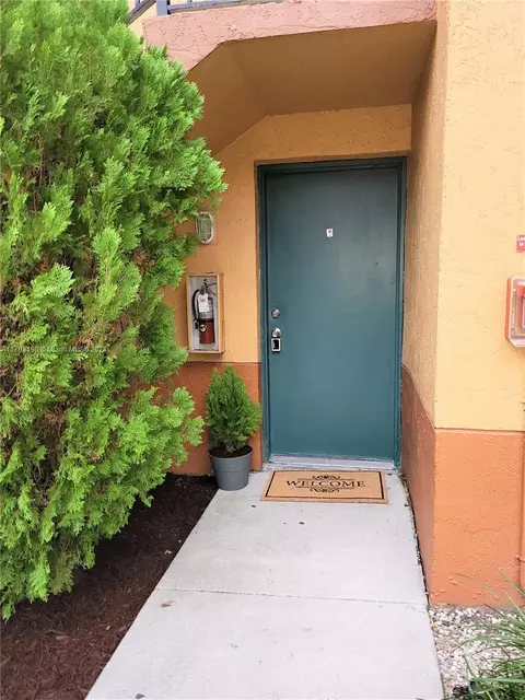 10733 Cleary Blvd #102, Plantation, FL 33324
