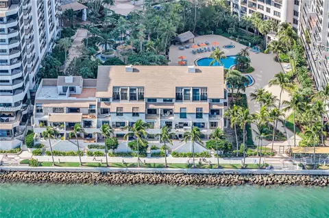 520 Brickell Key Dr #A-BH25, Miami, FL 33131
