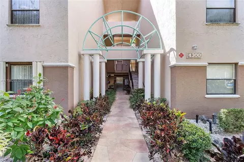 4300 NW 30th St #141, Coconut Creek, FL 33066