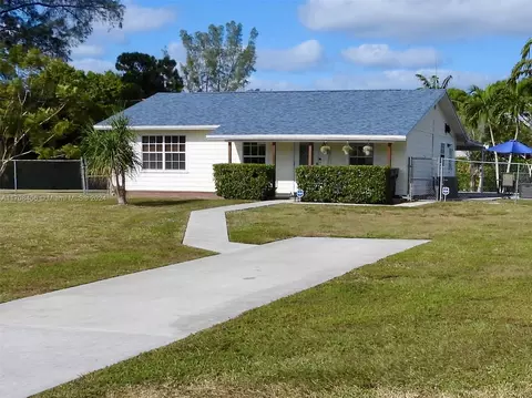 8605 Pinto Dr, Lake Worth, FL 33467
