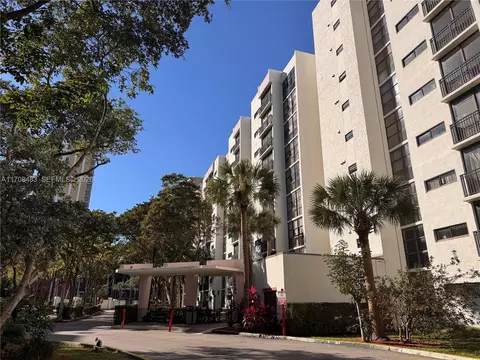 16919 N Bay Rd #117, Sunny Isles Beach, FL 33160