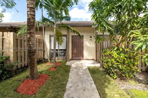 507 NE 210th Ter, Miami, FL 33179