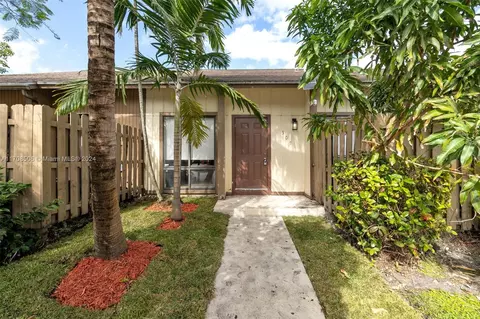 507 NE 210th Ter, Miami, FL 33179