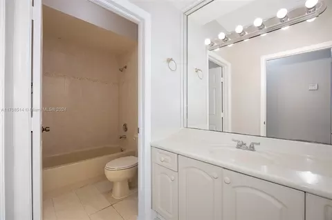 Bath - 15744 SW 69th Ln, Miami, FL 33193 photo 3 of 3