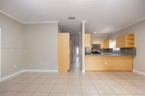 Living - 15744 SW 69th Ln, Miami, FL 33193 photo 4 of 6