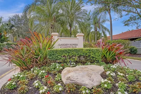 1399 Seagrape Cir, Weston, FL 33326