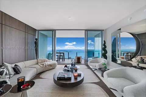 300 Biscayne Blvd Way #4703, Miami, FL 33131