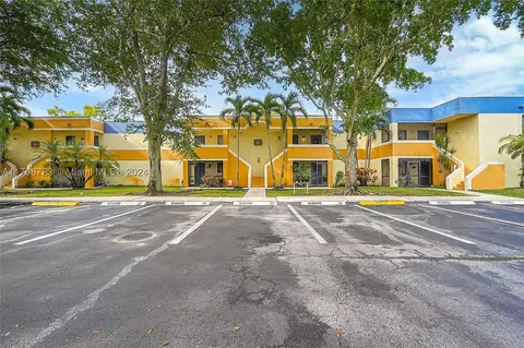 191 Lakeview Dr #204, Weston, FL 33326