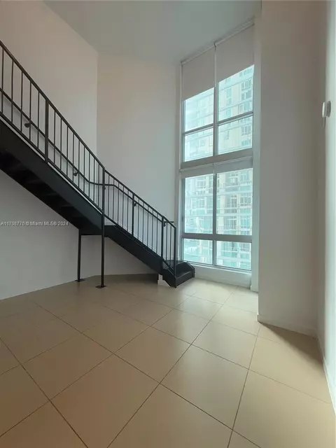 300 S Biscayne Blvd #L-804, Miami, FL 33131