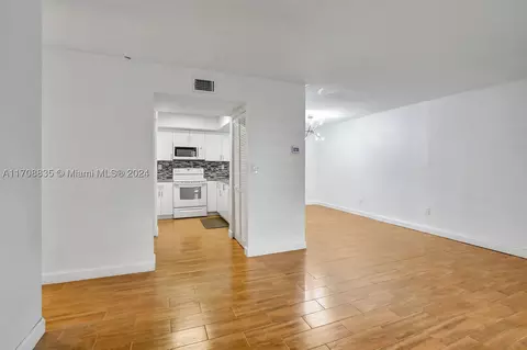 18210 Mediterranean Blvd #1-20, Hialeah, FL 33015