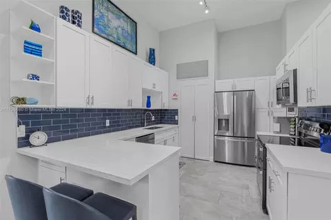 523 Leslie Dr, Hallandale Beach, FL 33009