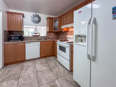 1100 Colony Point Cir #218, Pembroke Pines, FL 33026