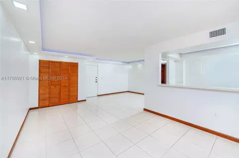 9440 W Flagler St #213, Miami, FL 33174