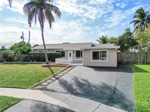 2213 E Hogan Hollow Rd, Margate, FL 33063