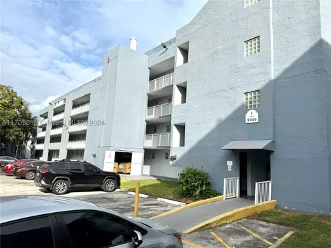 9359 Fontainebleau Blvd #F402, Miami, FL 33172