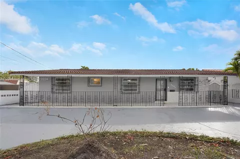 5780 NW 7th St, Miami, FL 33126