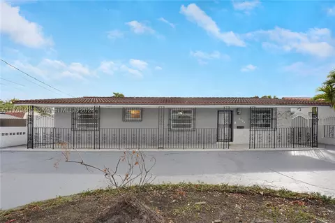 5780 NW 7th St, Miami, FL 33126