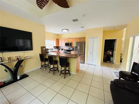 7169 W 4th Way, Hialeah, FL 33014 photo 5
