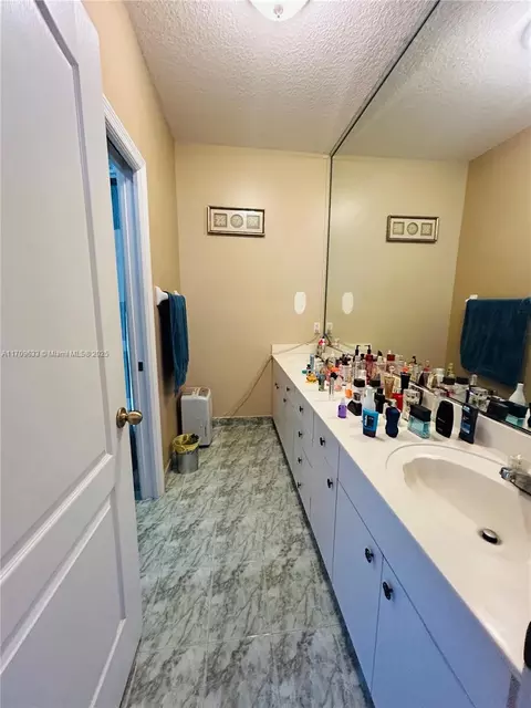 7169 W 4th Way, Hialeah, FL 33014 photo 10