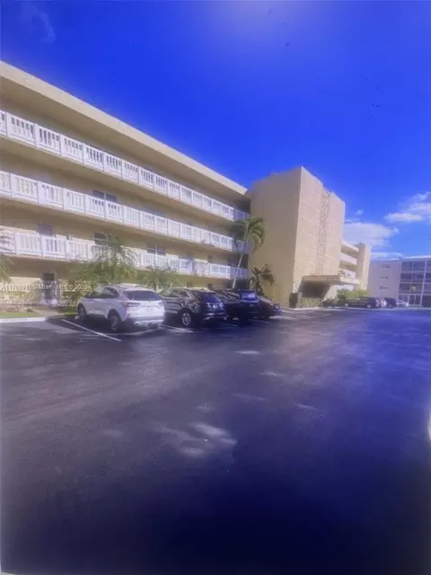 415 SE 11th Ter #201, Dania Beach, FL 33004