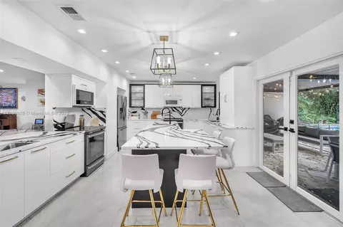 5420 N 37th St, Hollywood, FL 33021
