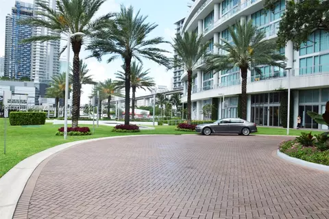90 SW 3rd St #1111, Miami, FL 33130