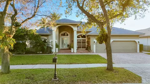 8942 NW 38th St, Hollywood, FL 33024