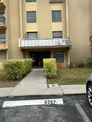10431 N Kendall Dr #D305, Miami, FL 33176
