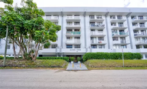920 NE 169th St #517, North Miami Beach, FL 33162