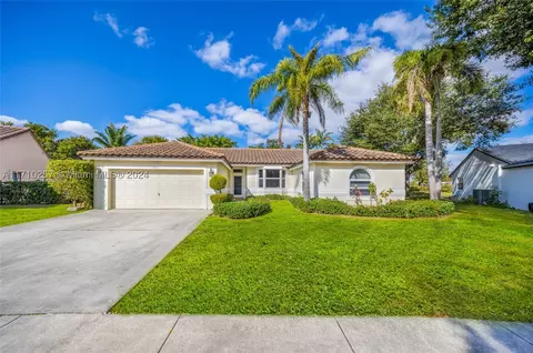 9841 SW 14th St, Davie, FL 33324