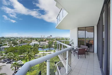 3610 Yacht Club Dr #716, Aventura, FL 33180