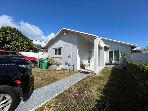 15423 SW 112th Pl, Miami, FL 33157