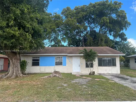 8141 SW 6th St, North Lauderdale, FL 33068