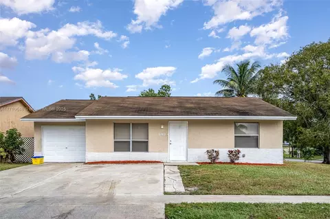 6149 Blue Grass Cir, Lake Worth, FL 33463