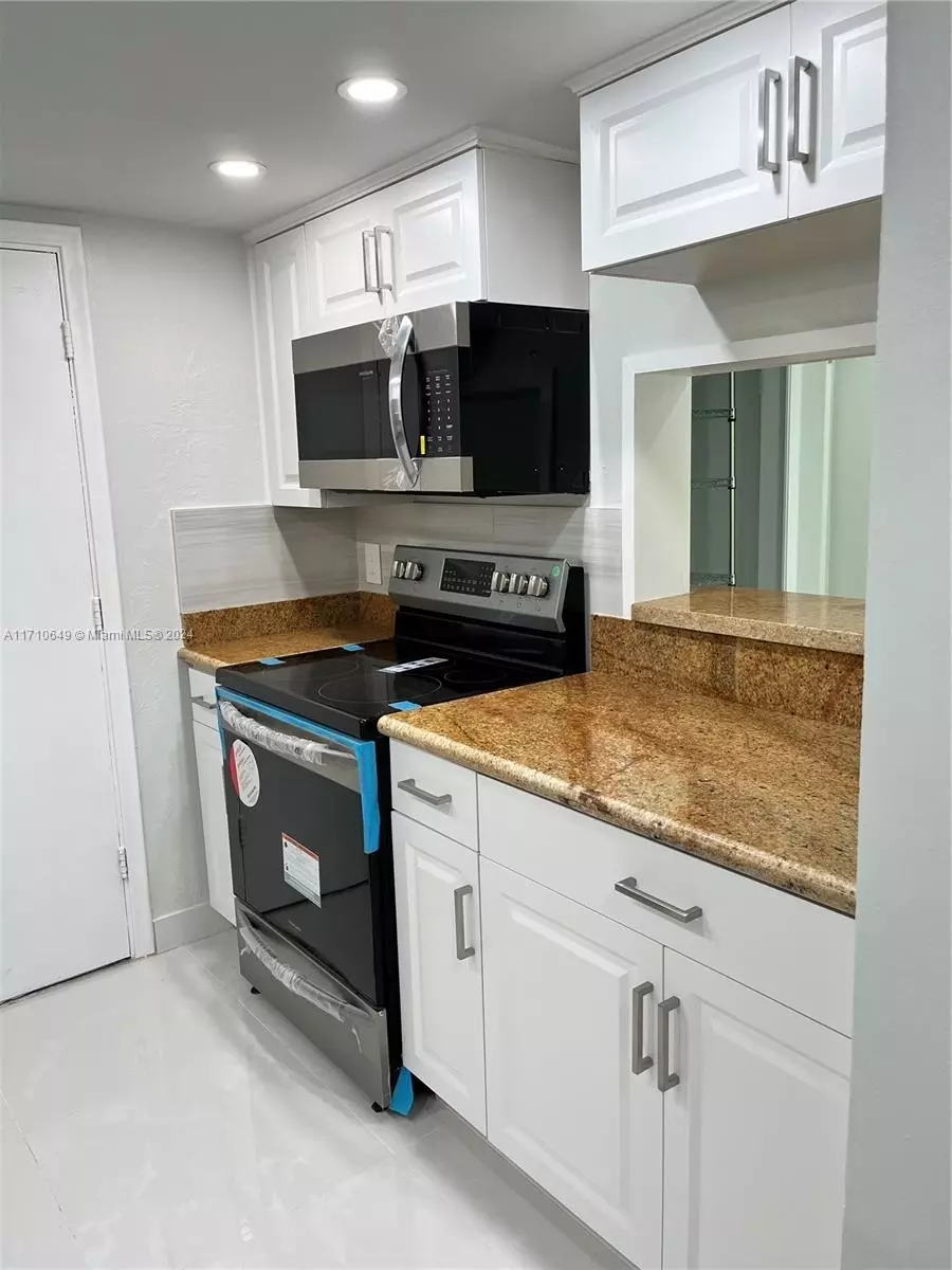Kitchen - 15888 SW 95th Ave #305, Miami, FL 33157 photo 3 of 3