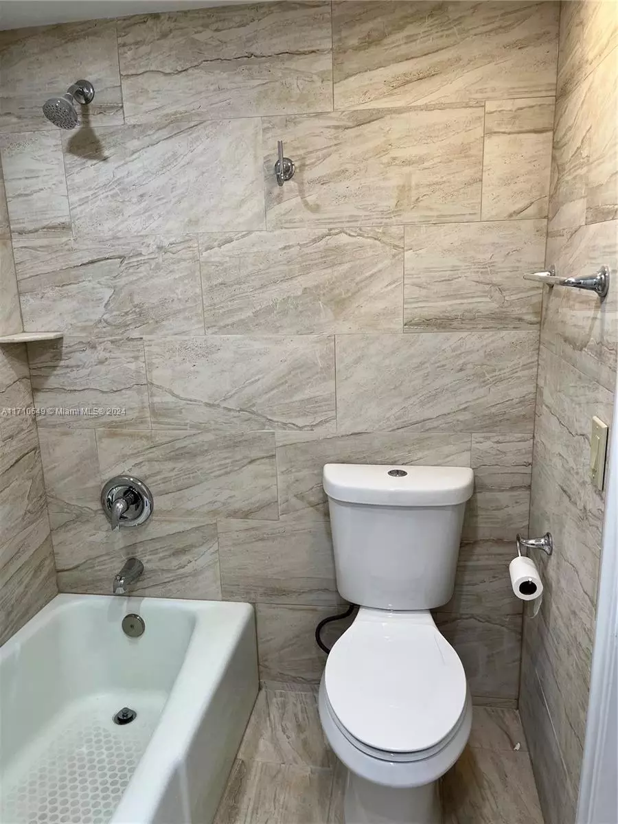 Bath - 15888 SW 95th Ave #305, Miami, FL 33157 photo 2 of 6