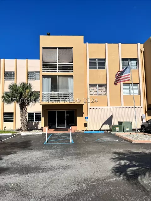 15888 SW 95th Ave #305, Miami, FL 33157