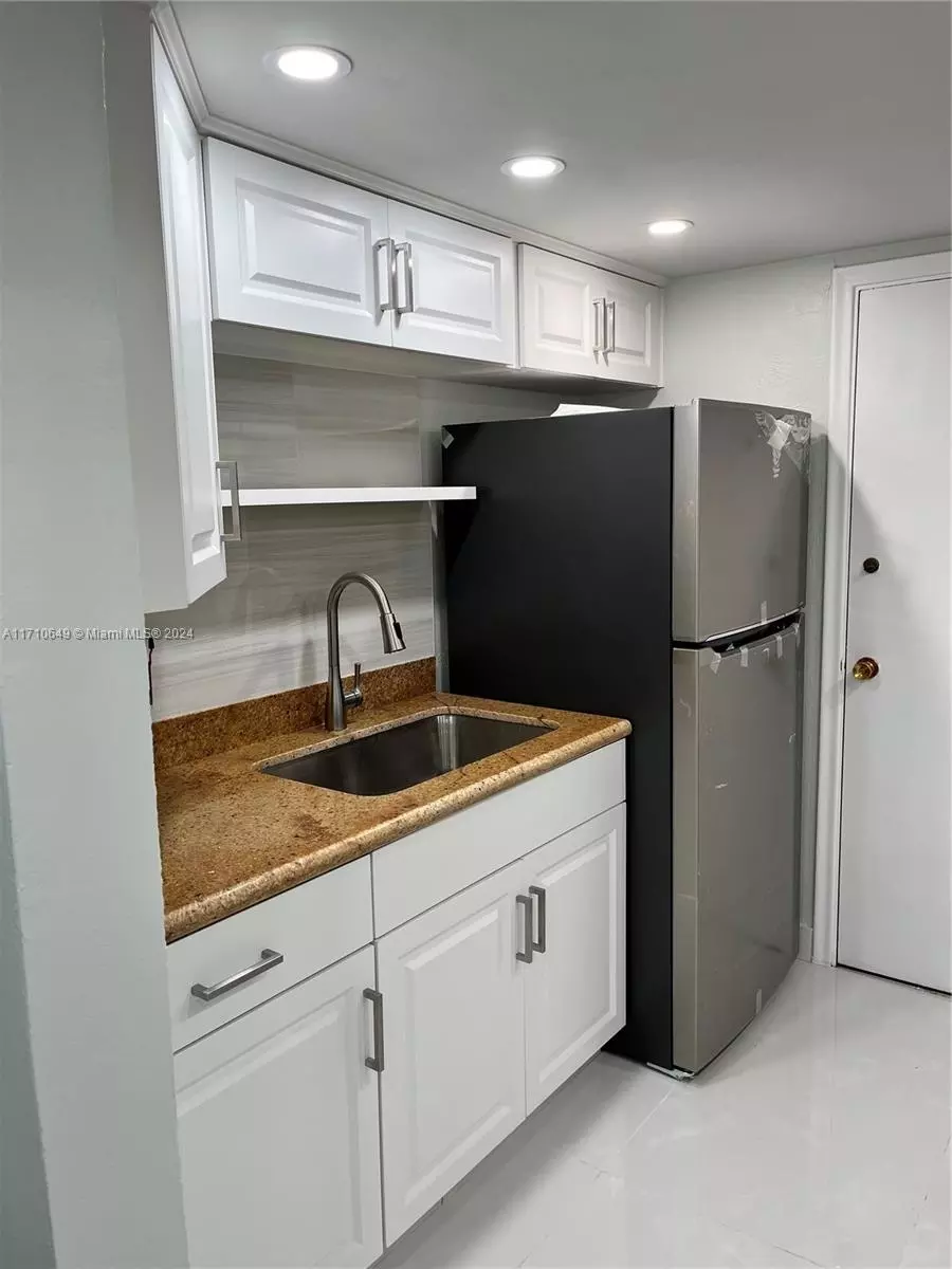Kitchen - 15888 SW 95th Ave #305, Miami, FL 33157 photo 2 of 3