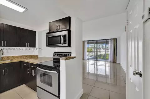 20500 W Country Club Dr #503, Aventura, FL 33180
