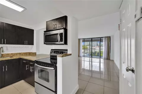 20500 W Country Club Dr #503, Aventura, FL 33180