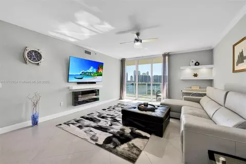 3330 NE 190th St #816, Aventura, FL 33180