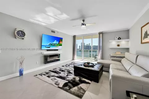 3330 NE 190th St #816, Aventura, FL 33180