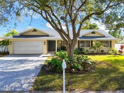 14853 SW 152nd Pl, Miami, FL 33196
