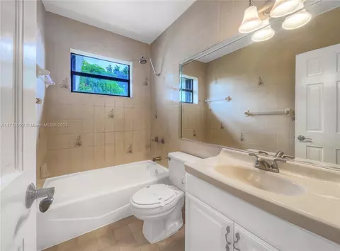 5451 W 7th Ave, Hialeah, FL 33012 photo 7